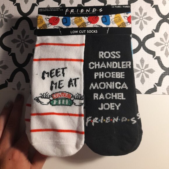 *BOGO FREE* F.R.I.E.N.D.S TV Series 10 Pairs Low Cut Socks Shoe Size 4-10 - Picture 1 of 2